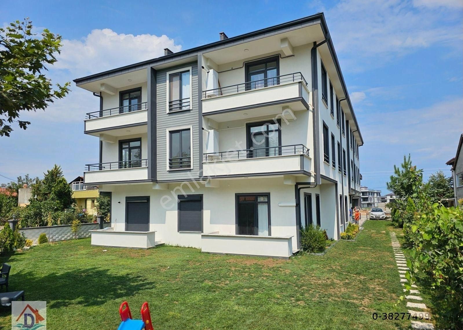 Karasu Aziziye Satılık Daire 2+1 YERDEN ISITMALI, BAHÇELİ BİNADA ,DENİZE YAKIN SATILIK DAİRE