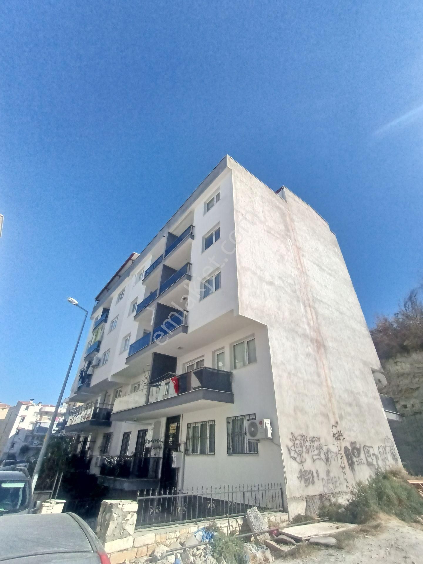 Kuşadası İkiçeşmelik Satılık Daire DUBLEKS 4+1 5 YAŞINDA GİRİŞ KATI DAİRE 