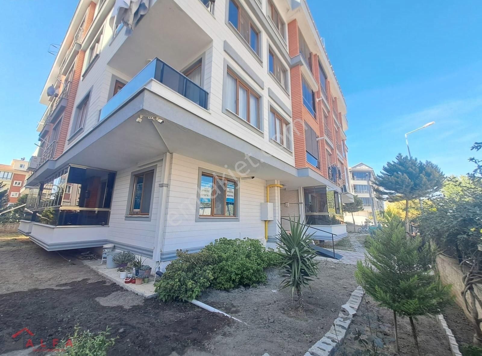 Edremit Altınkum Kiralık Daire ▄ALFA'DAN▀ ALTINKUM'DA ÖN CEPHE DOĞALGAZLI KİRALIK 2+1 DAİRE