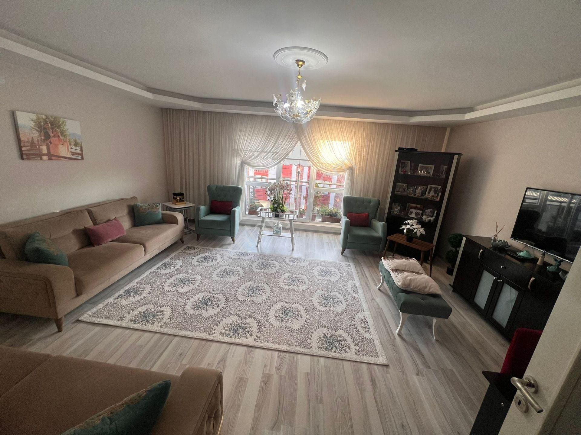 Mamak Gülveren Satılık Daire  ARİSSA GAYRİMENKUL`DEN PLEVNE CAD`YE YAKIN 4+1,FULL YAPILI, ASANSÖRLÜ,170 M2,SATILIK DAİRE