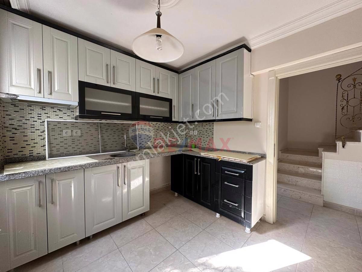 Remax Cool 2'den Merkezi Lokasyonda 4+1 Villa - Görsel 8