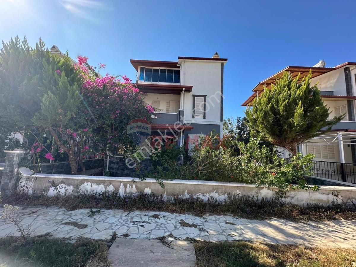 Didim Akbük Satılık Müstakil Ev Remax Zümrüt'ten Merkezi Lokasyonda 4+1 Villa