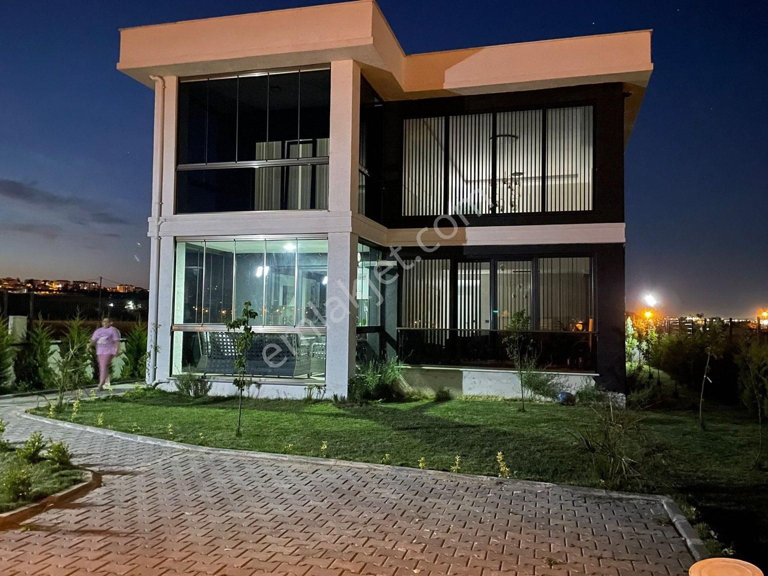 Silivri Gümüşyaka Satılık Villa EVRENSEL EMLAK&İNŞAAT GÜMÜŞYAKADA SATILIK 4+1 MÜSTAKİL VİLLA