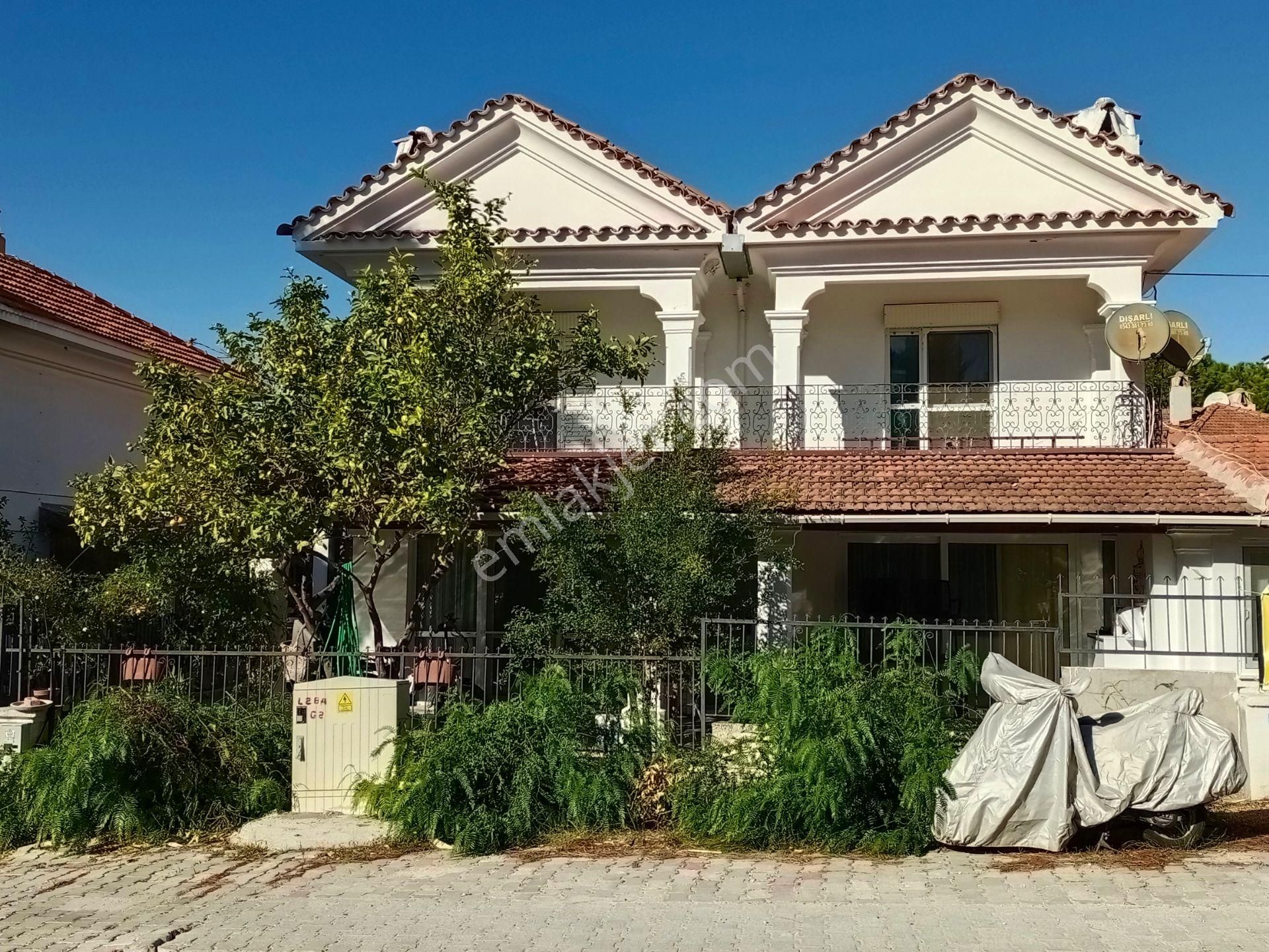 Çeşme Alaçatı Satılık Villa  Çeşme Alaçatı Çamlık Yol'da Tamamı  Satılık  İkiz Villa (2 Tapu)