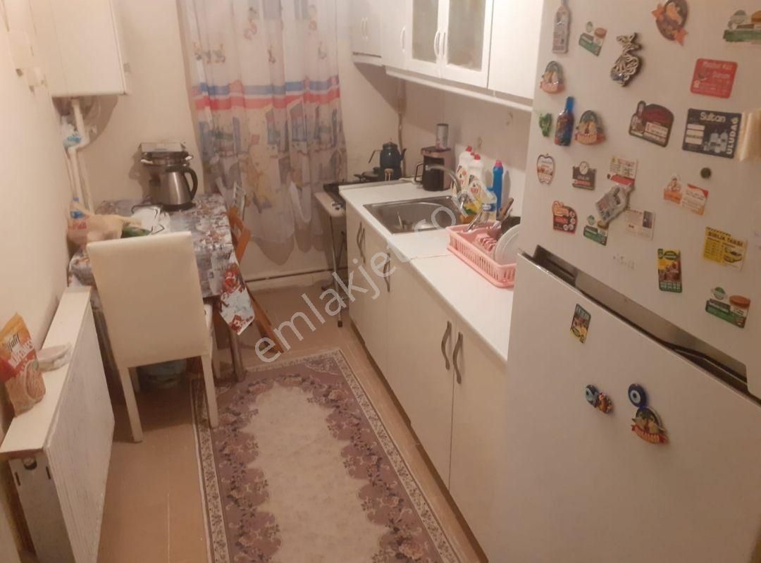 Bahçelievler Şirinevler Kiralık Daire S.EVLER MERKEZDE METROBÜSE 5DK 2+1 100M2 TEMİZ BAHCEKAT