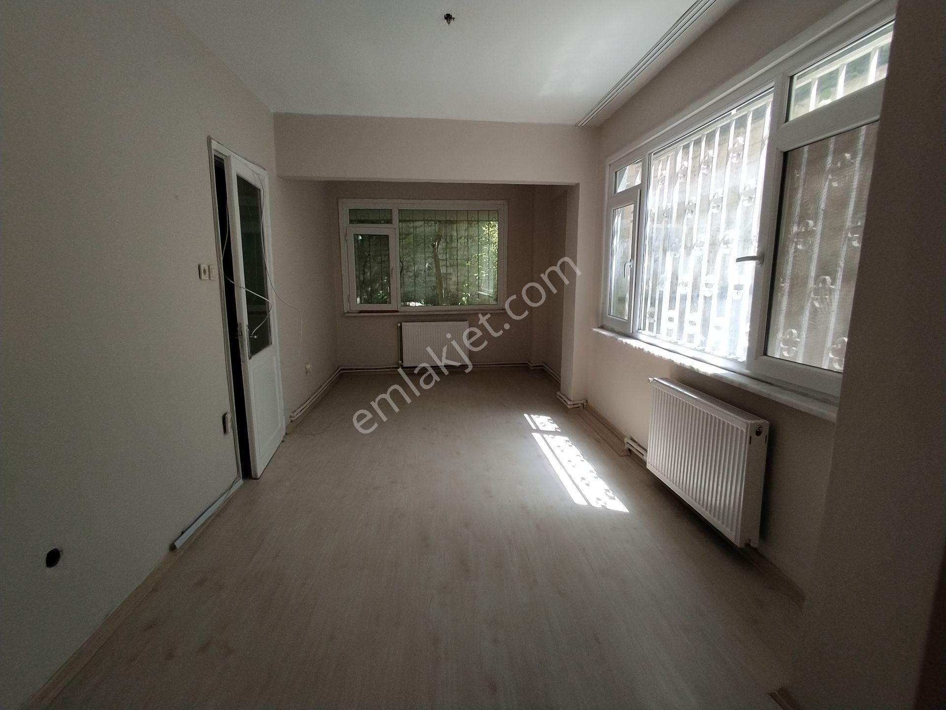 Üsküdar Sultantepe Kiralık Daire  İstanbul Emlak' tan Sultantepe mah. 2+1 80 m2 bahçe kullanımlı daire 