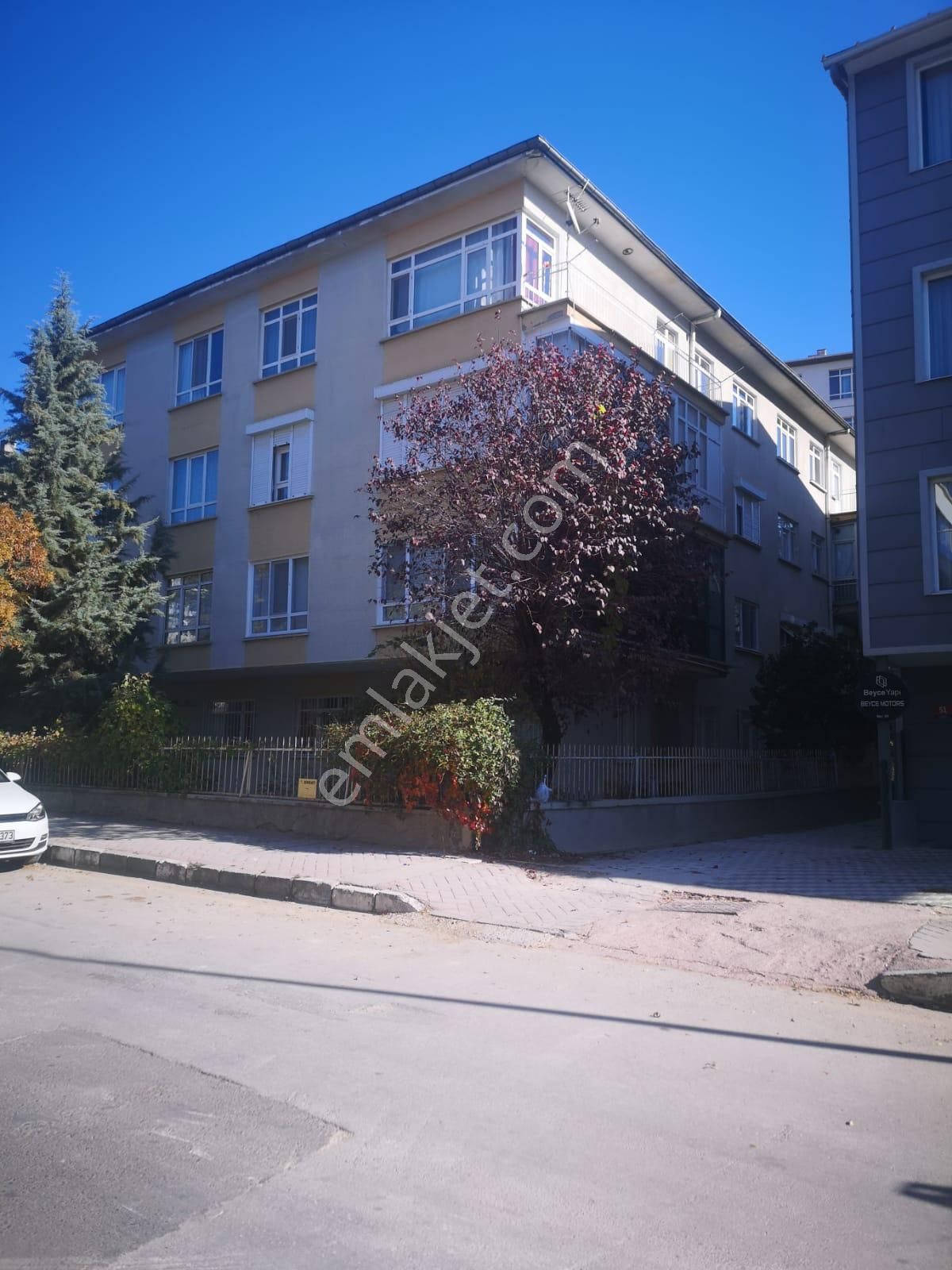 Çankaya Emek Kiralık Daire  EMEKTE FİLİZDEN 18.SOK.KİRALIK 3+1  ÜST KAT ARKA GÜNEY CEPHE