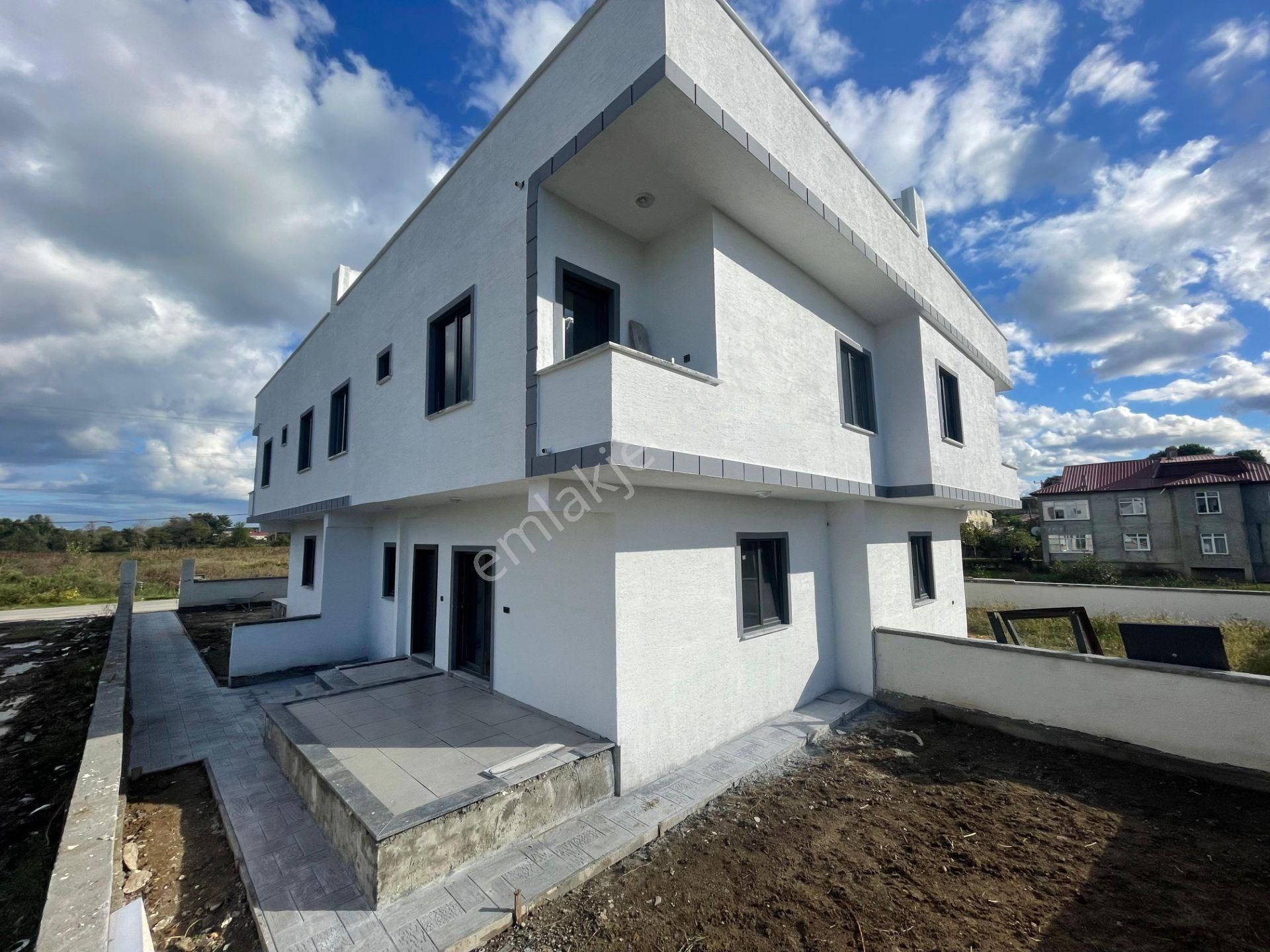 Sakarya Kocaali Boğaz Manzaralı Satılık Villa  4+1 AYRI MUTFAKLI , BAHÇELİ , DENİZE YÜRÜME MESAFESİNDE VİLLA