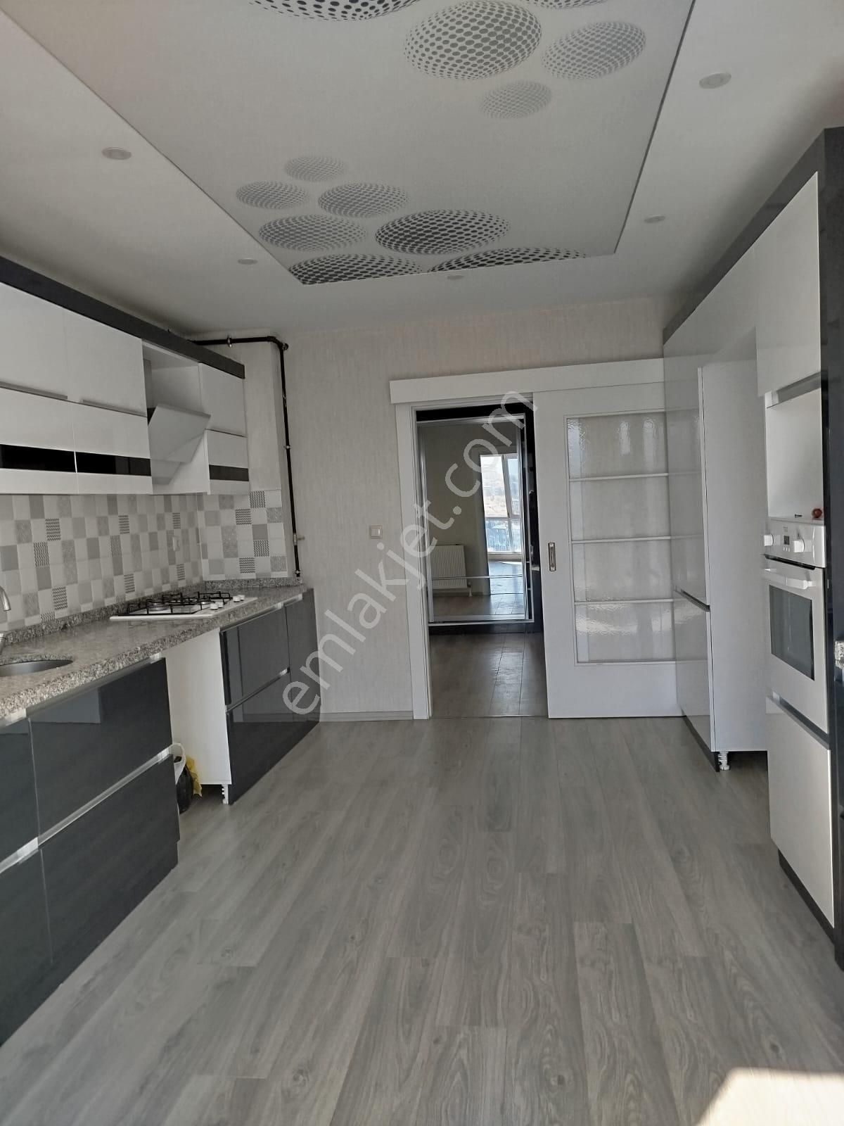 Mamak Yeni Bayındır Kiralık Daire  YÜCELERDEN SEMTİNİN GÖZDESİNDE CADDE ÜZERİ MAVİGÖL MANZARALI GENİŞ LÜX DAİRE