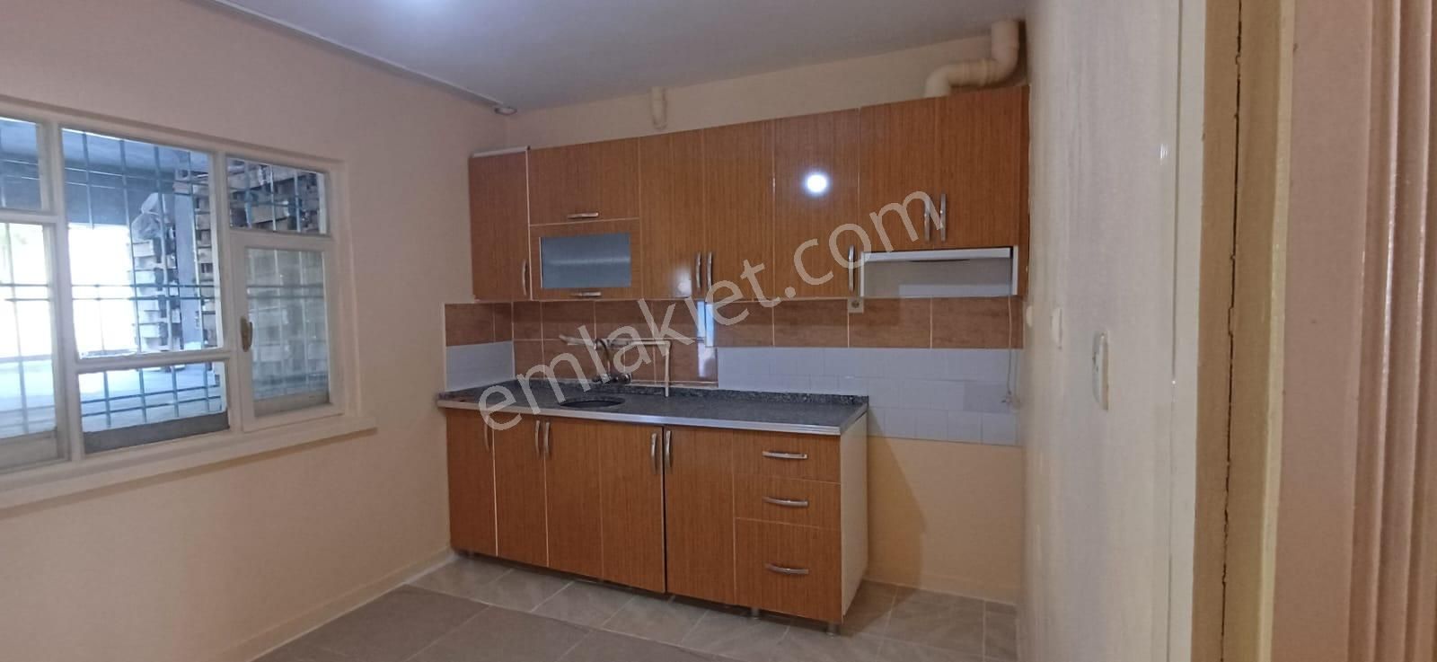 Yeşilyurt Çarmuzu Kiralık Daire  KİRALIK...CARMUZU KAYNARCA İLK OKUL CİVARINDA SOBALI GİRİŞ KAT 3+1 