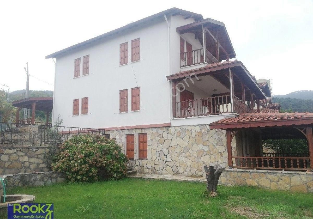 Belen Müftüler Satılık Villa MÜFTÜLER LADİN SİTESİNDE SATILIK TRİPLEKS VİLLA