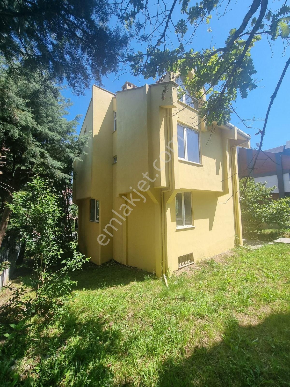 Sarıyer Demirciköy Kiralık Villa  DEMİRCİKÖY SANATÇILAR KÖYÜ SİTESİNDE BAHÇELİ 4+2 MÜSTAKİL VİLLA