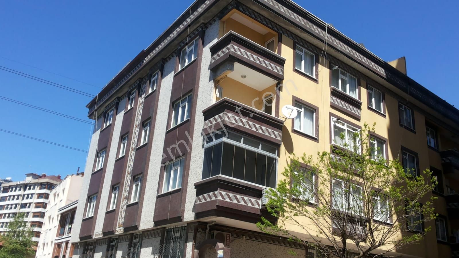 Ümraniye İstiklal Kiralık Daire  Ümraniye İstiklalde  4+1 Kiralık 190M  Asönsörlü Dubleks Daire No:120