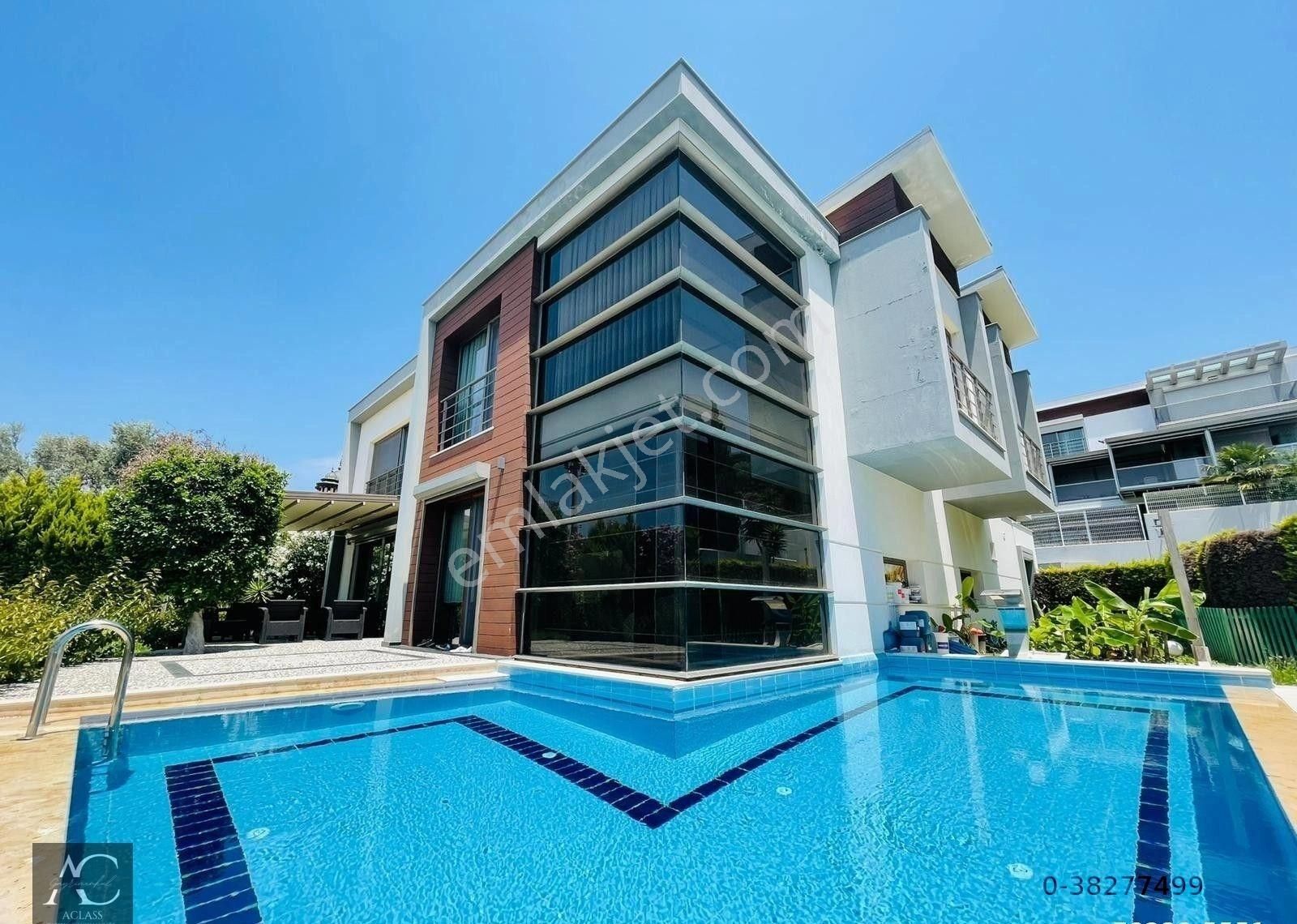 Kuşadası Ege Satılık Villa 7/24 Guvenlık-full Manzara-özel Havuz/otopark-800 M2 Bahçe-asansor-sosyal Alan-tamamı Müstakıl