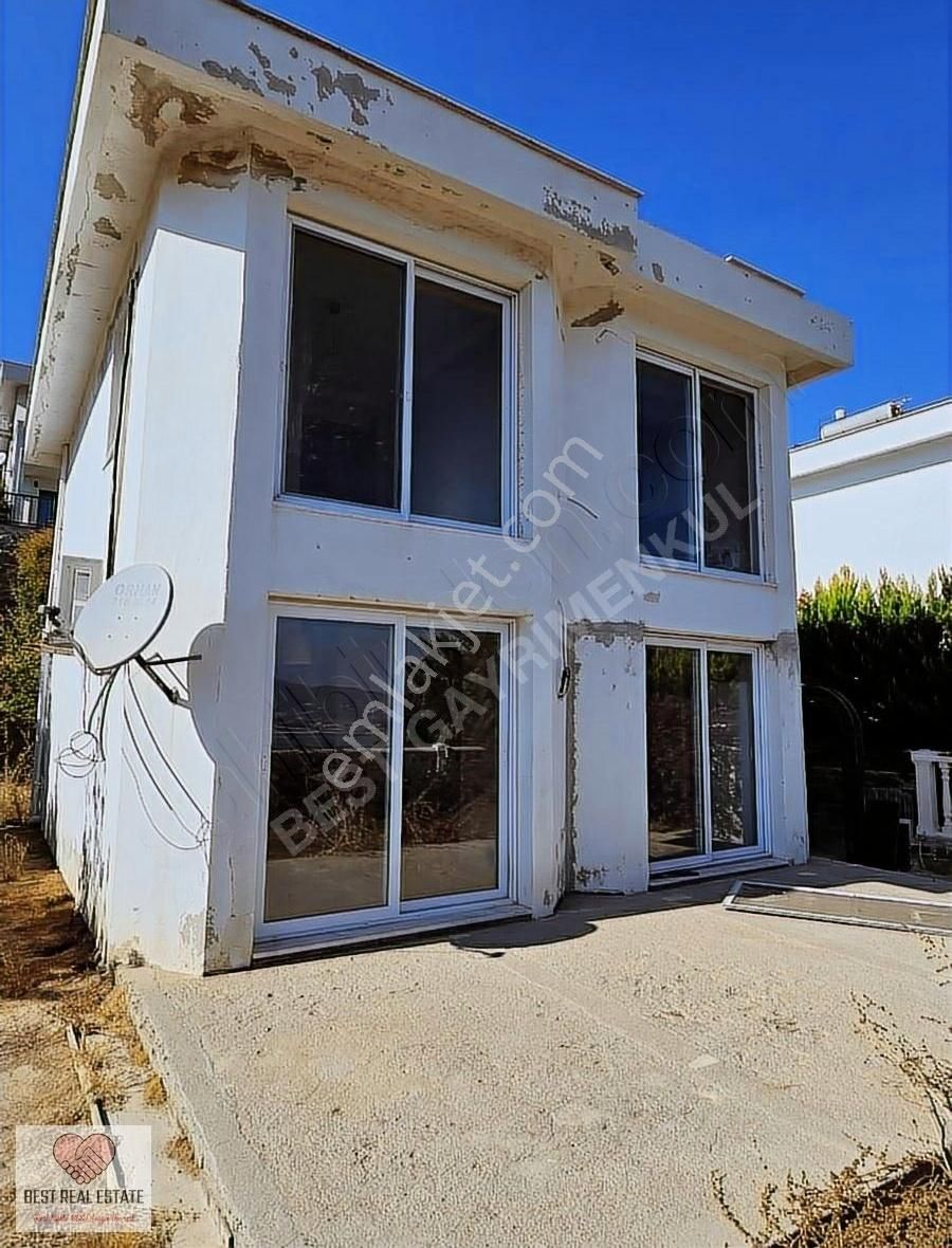 Milas Boğaziçi Satılık Villa Muğla Bodrum Boğaziçi'nde 3+1 satılık Dubleks villa