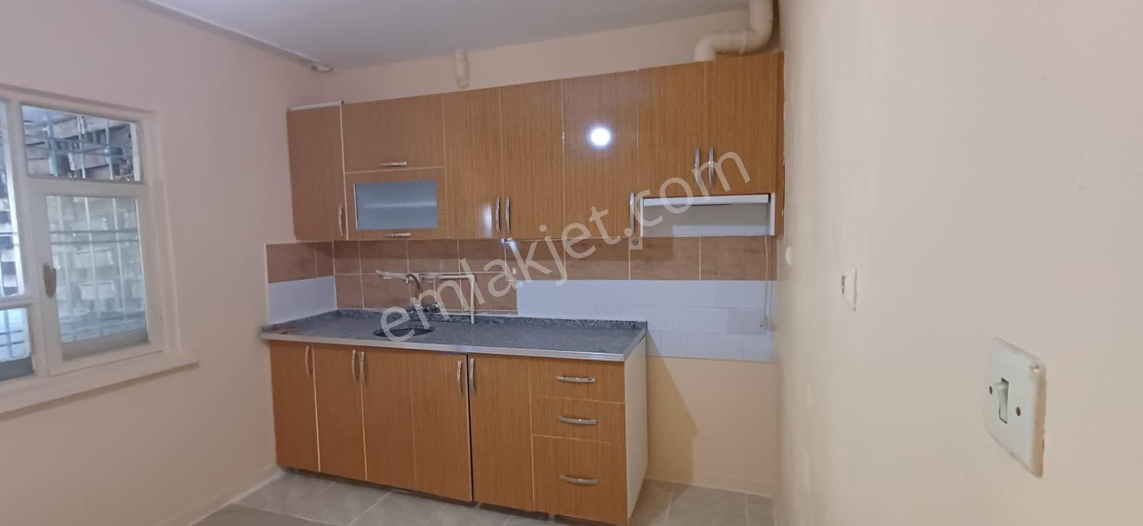 Yeşilyurt Çarmuzu Kiralık Daire  KİRALIK...CARMUZU KAYNARCA İLK OKUL CİVARINDA SOBALI GİRİŞ KAT 3+1 