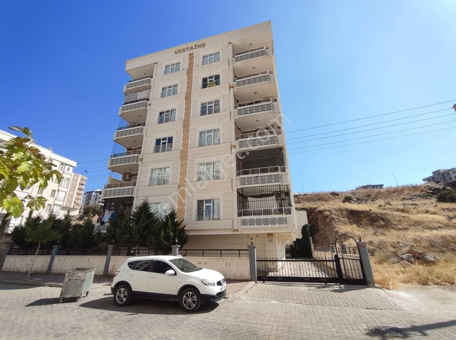 Karaköprü Doğukent Satılık Daire CADDE 17 EMLAKTAN 3+1 ARAKAT DAİRE 