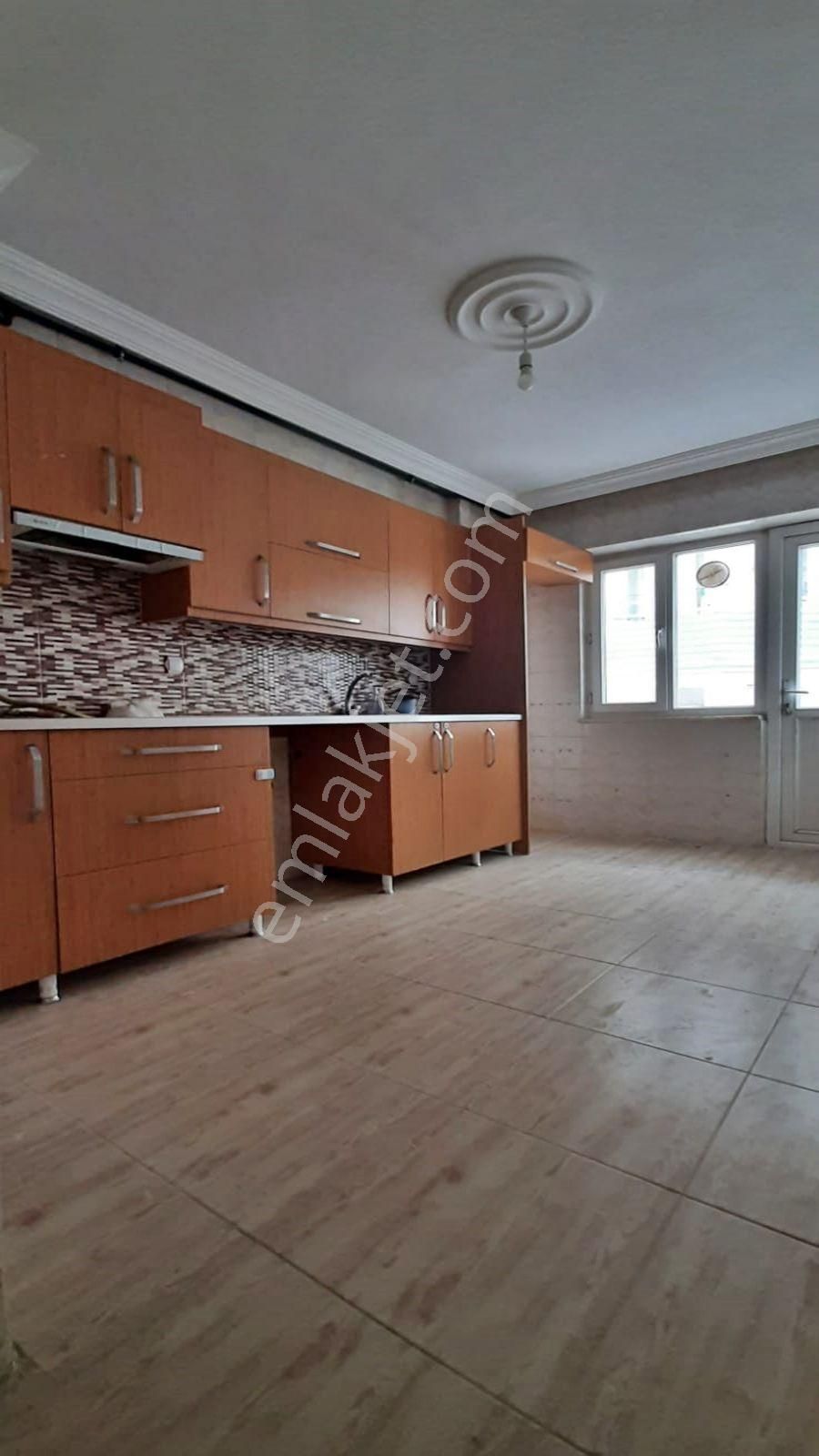 Yunusemre Uncubozköy Satılık Daire  UNCUBOZKÖY MAHALLESİ   (SATILIK)   3+1 135M2 5 KATLININ 2.KATI  