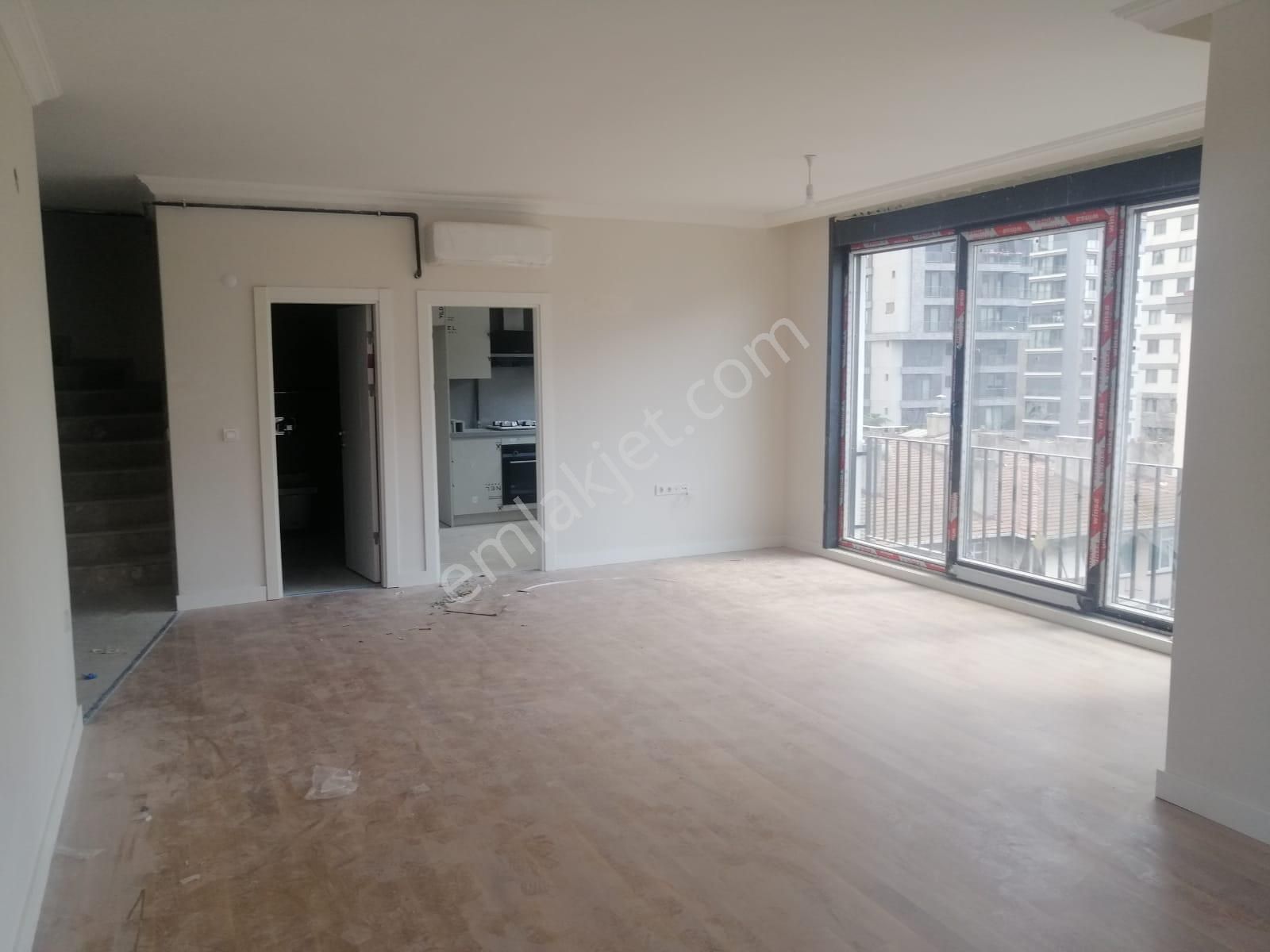 Kadıköy Fenerbahçe Kiralık Apartman Dairesi Bağdat Cd.üzeri,sıfır,geniş Teraslı, Kullanışlı Dublekstir.