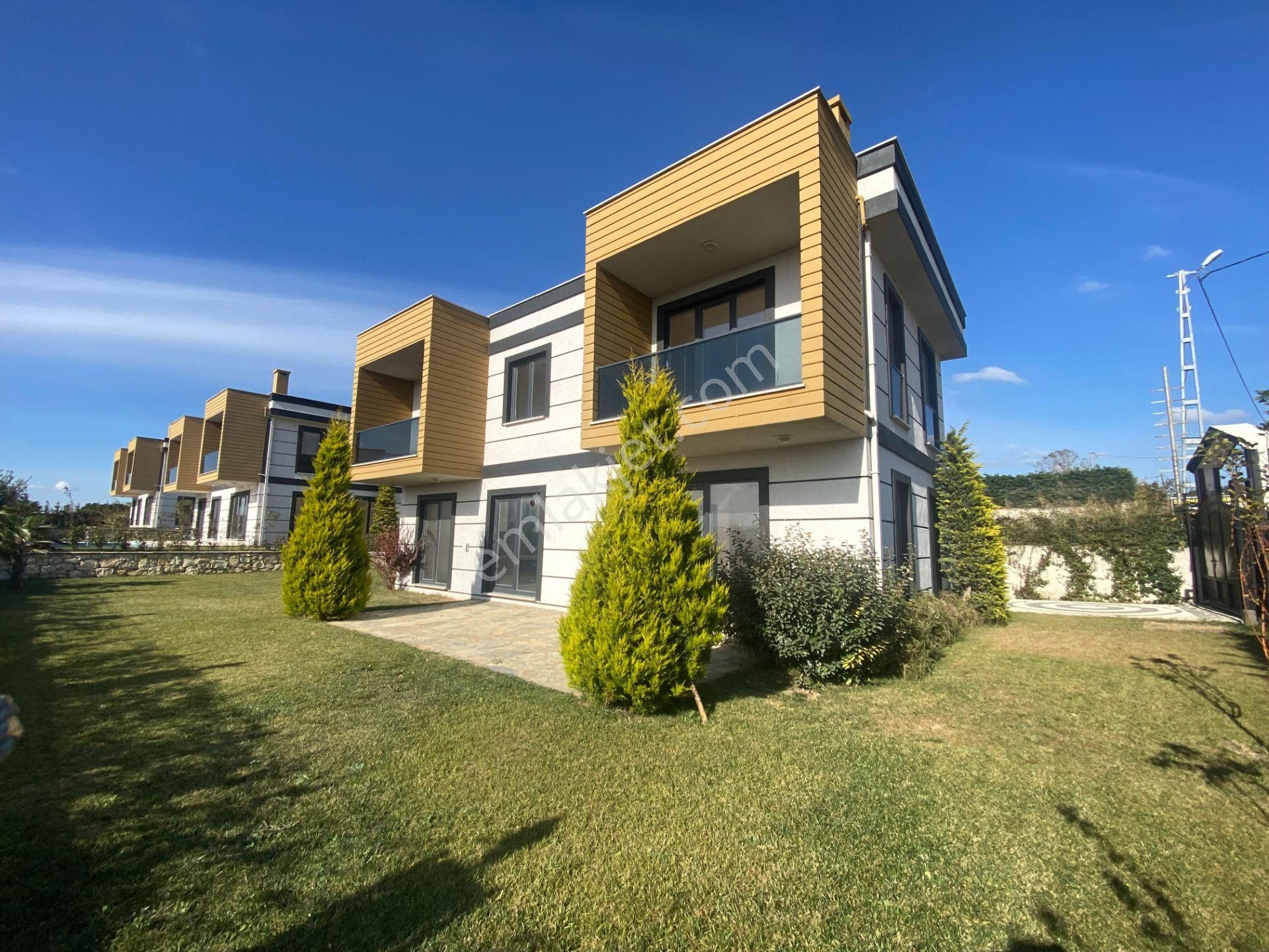 Silivri Selimpaşa Satılık Villa  Silivri Selimpaşa da Deniz Manzaralı Satılık 4+1 Villa