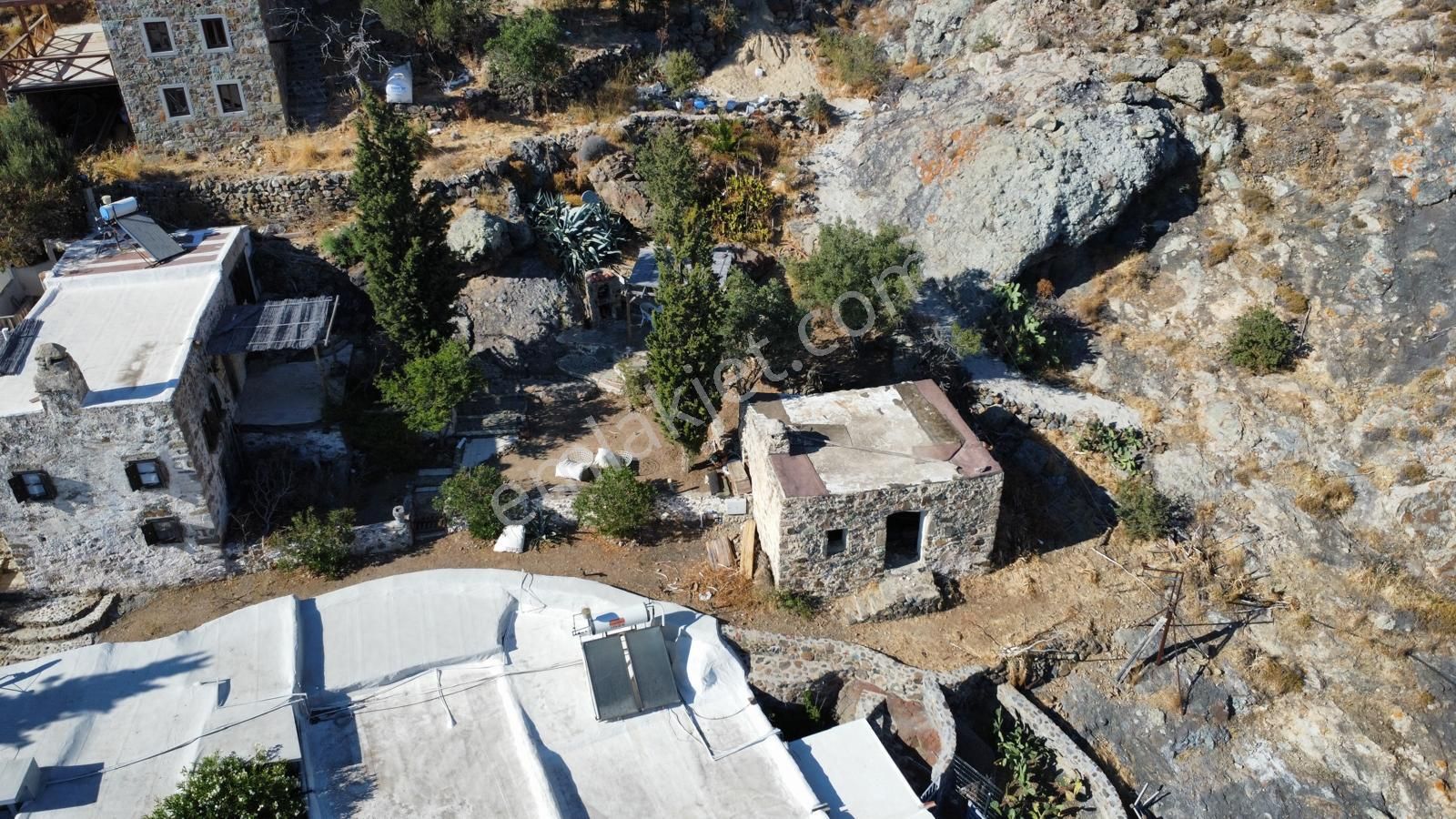 Bodrum Gümüşlük Satılık Müstakil Ev  Gümüşlük, Eski Karakaya Köyü'nde, Deniz Manzaralı Satılık Ev