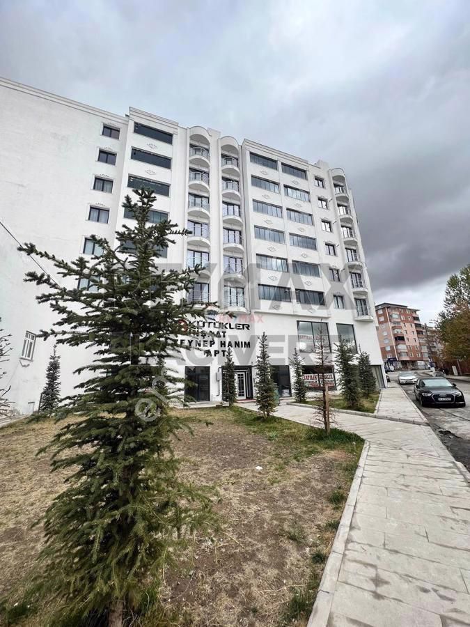 Yakutiye Ömer Nasuhi Bilmen Satılık Daire Re/max Lacivert'ten Kurtderesi'nde Satılık 4+1 Dubleks Daire