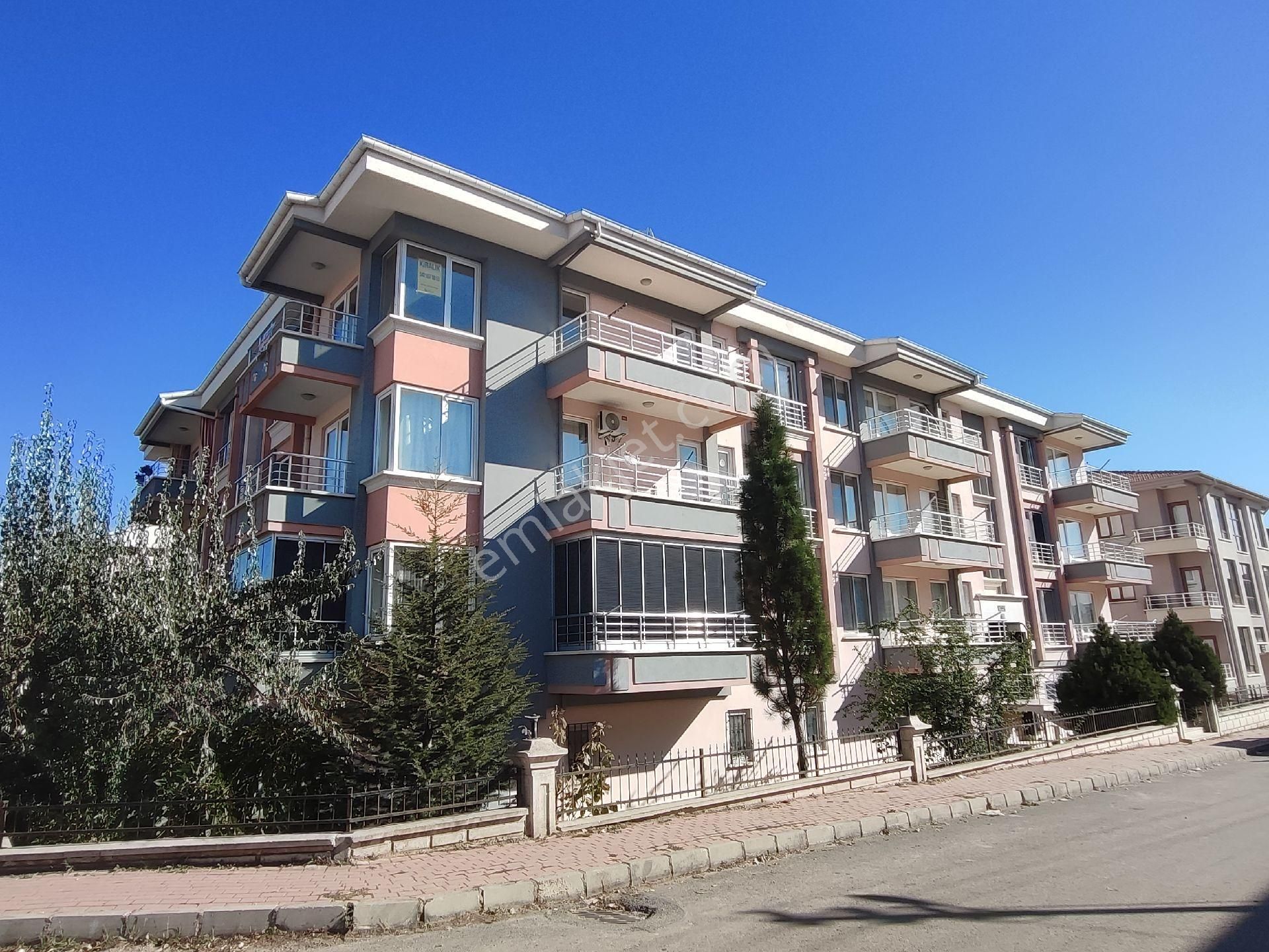 Afyonkarahisar Merkez Mareşal Fevzi Çakmak Kiralık Daire TEZCAN EMLAKTAN MAREŞAL FEVZİ ÇAKMAK 3+1  LÜKS  DAİRE  