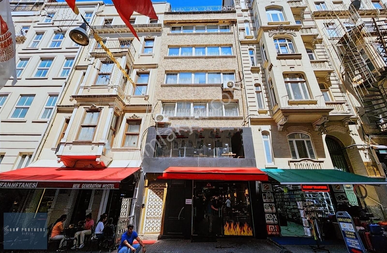 Beyoğlu Şehit Muhtar Satılık Dükkan & Mağaza Beyoğlu İstiklal Caddesi Yakını Yenilenmiş Kiracılı Dükkan Alanı