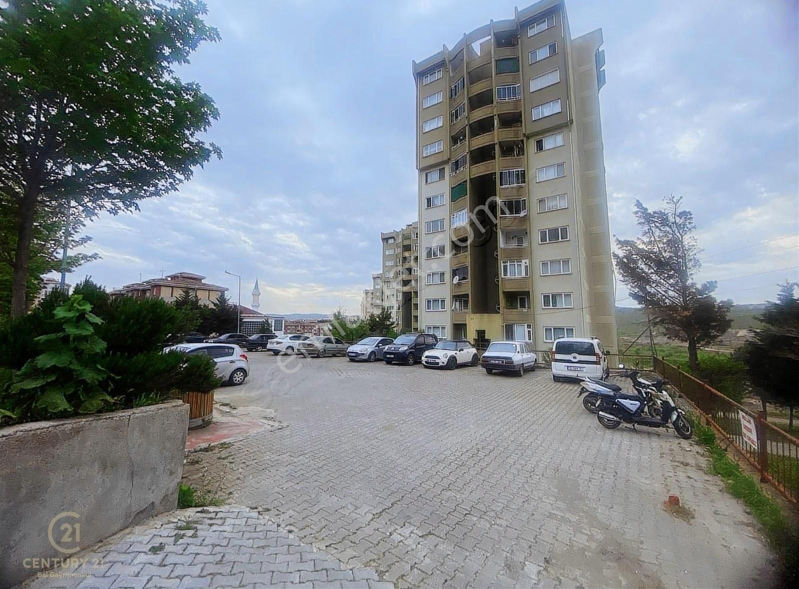 Karesi Yeni Satılık Daire CENTURY 21 BAL'DAN TOKİDE A BLOKLARDA İÇİ YENİLENMİŞ 1+1 SATILIK