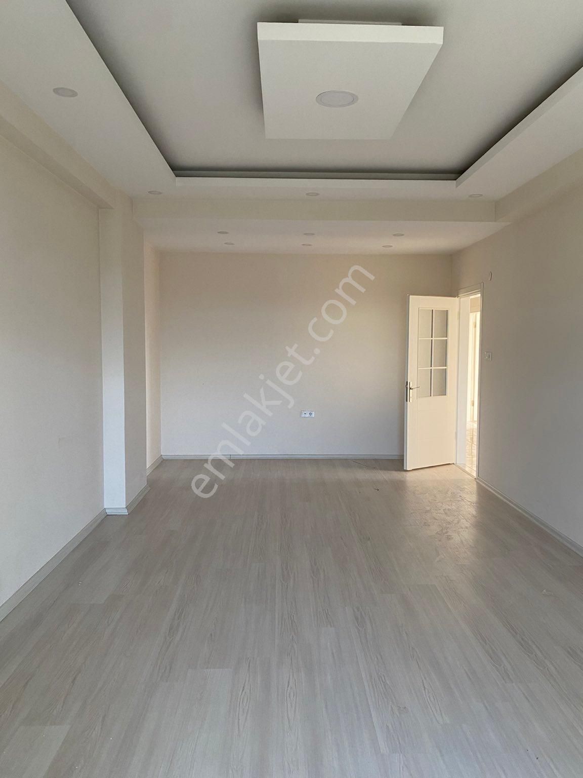 İnegöl Akhisar Kiralık Daire  MİRAÇ EMLAKTAN AKHİSARDA LÜKS 3+1 CADDE ÜZERİNDE KİRALIK DAİRE