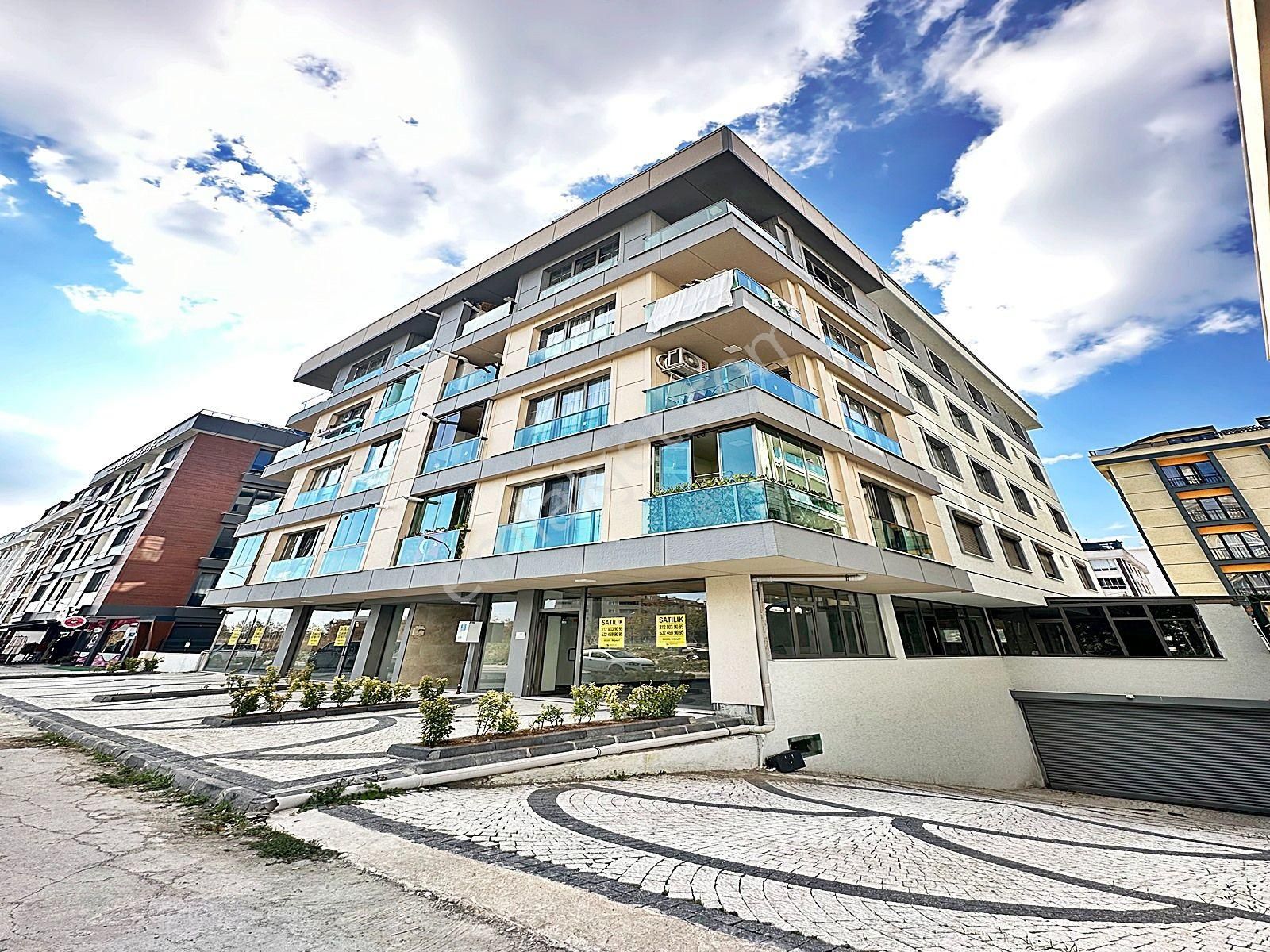 Beylikdüzü Marmara Boğaz Manzaralı Satılık Daire  MARMARA MAHALLESİ'NDE GENİŞ FULL DEKORLU 3+1 140 M2