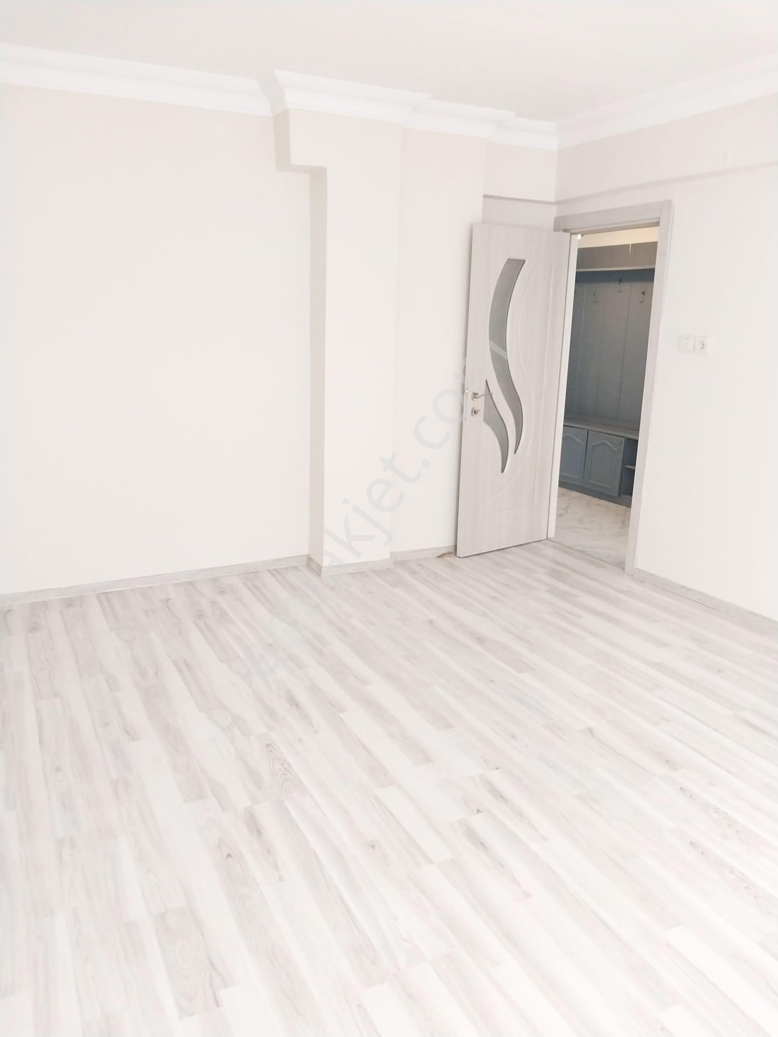 Güngören Güven Satılık Daire  Güngören Güven Mah 3+1 120m2 1.Kat Satılık Daire