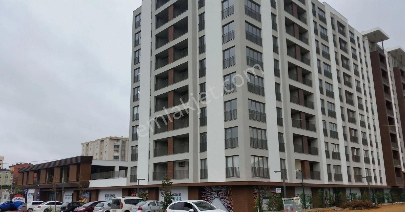 Pendik Esenler Satılık Daire PENDİK ONDÖRTÜÇ SİTESİ'NDE KAPALI MUTFAK, BALKONLU VE EBEVEYN BANYOLU 2+1 DAİRE