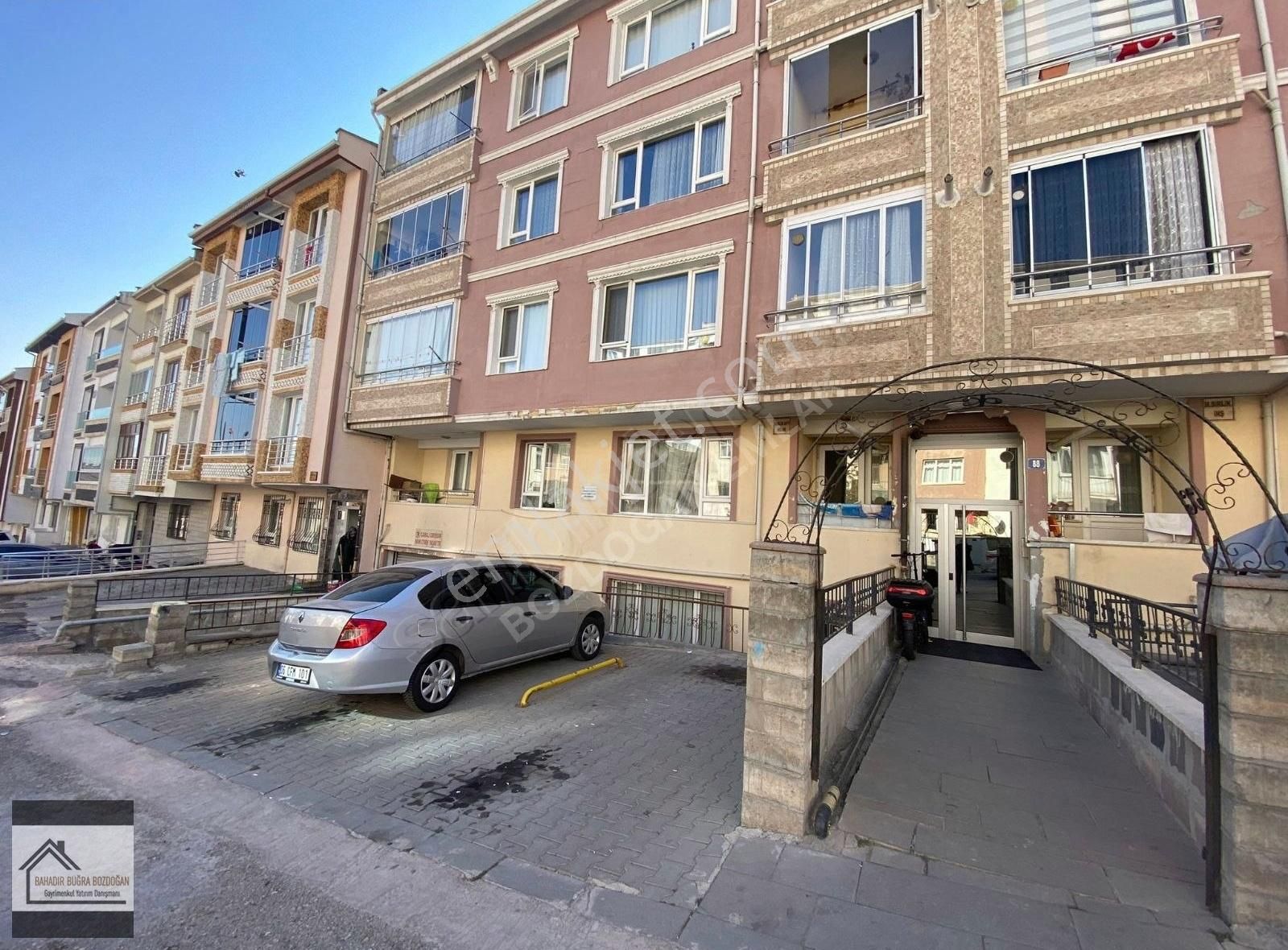 Gölbaşı Seğmenler Satılık Daire SEĞMENLER CAD. Y.GİRİŞ ALTINDA DAİRE VAR 120 M2 EBEVEYN BANYOLU