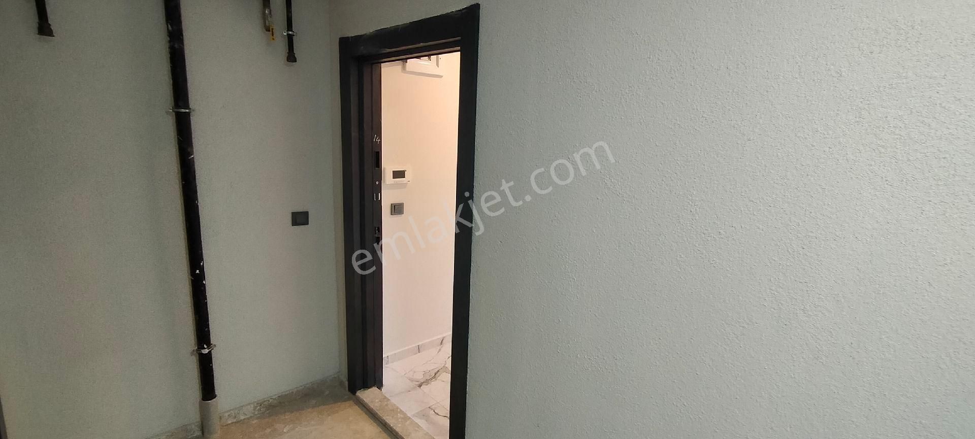 Çekmeköy Ekşioğlu Satılık Daire Takaslı Çekmeköy Satılık 3+1 130m² 3.kat Btk St Kp Oto Ebv Banyo