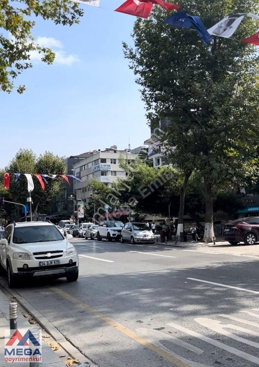 Kadıköy Caddebostan Devren Kafe & Bar BAĞDAT CADDESİ ÜSÜTÜNDE DEVREN KİRALIK KAFE