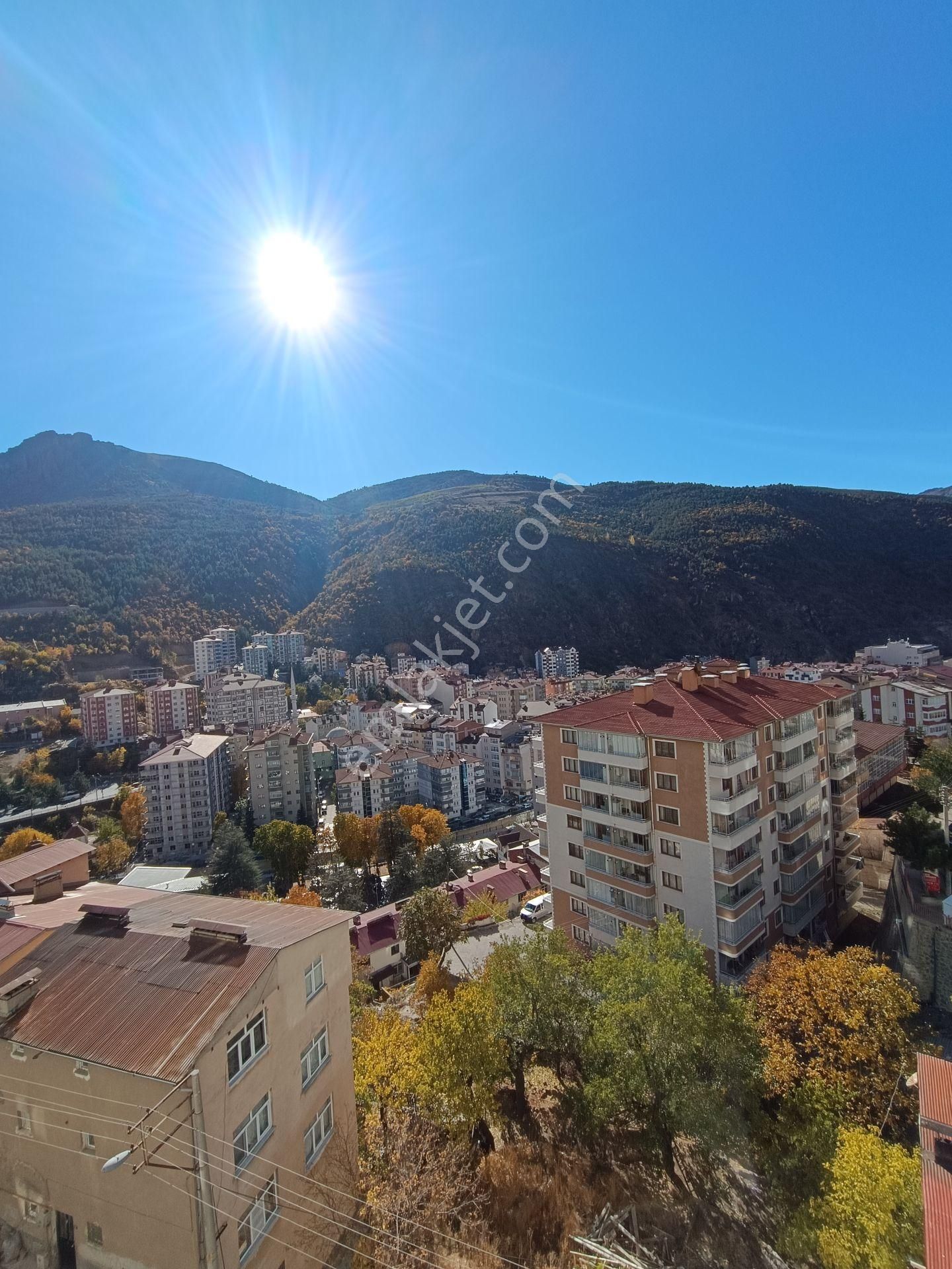 Gümüşhane Merkez Karaer Satılık Daire Kaçmaz Emlak'tan Dizayn Evlerde 4+1 Satılık 160 M² Geniş Daire