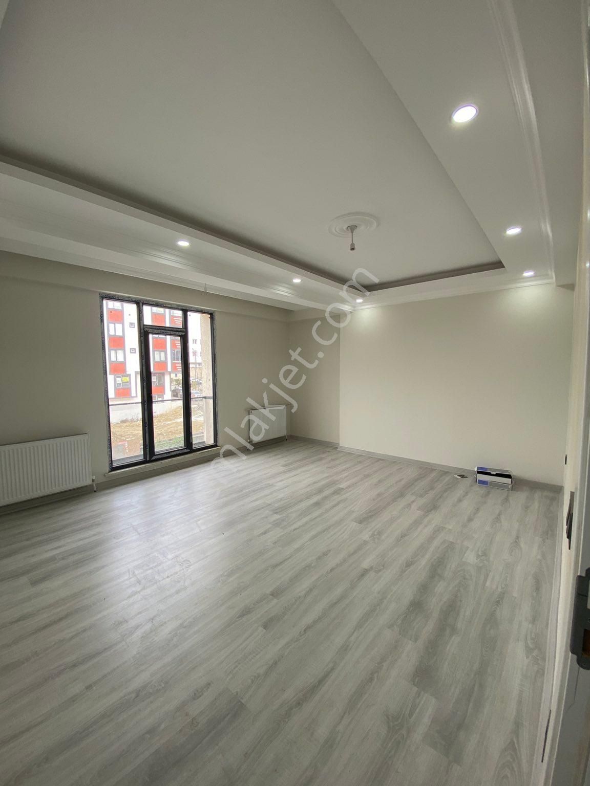 Arnavutköy Karlıbayır Satılık Daire  KARLIBAYIRDA CADDE CEPHE 3+1 ARAKAT TEK YETKİLİ