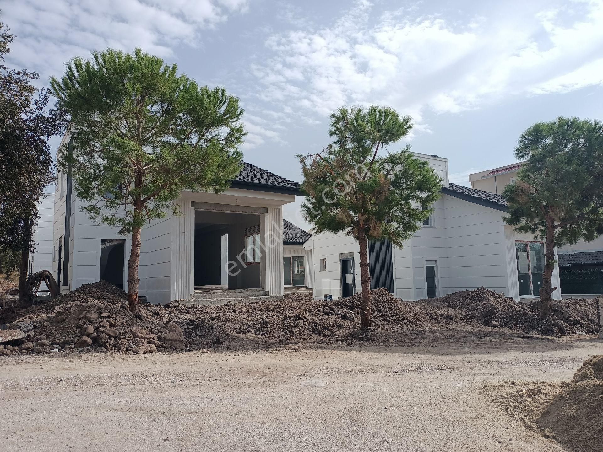 Çandarlı'da 1+1/2+1 Daireler Ve 4 Adet Lüks Villa - Görsel 2