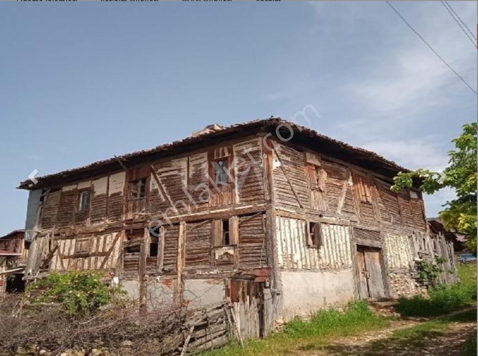 Araç Aşağıçobanözü Köyü (Aşağı) Satılık Müstakil Ev KASTAMONU ARAÇ MÜSTAKİL EV TAPU SAHİBİ PERTA EMLAK ÜMİT TAHMAZ