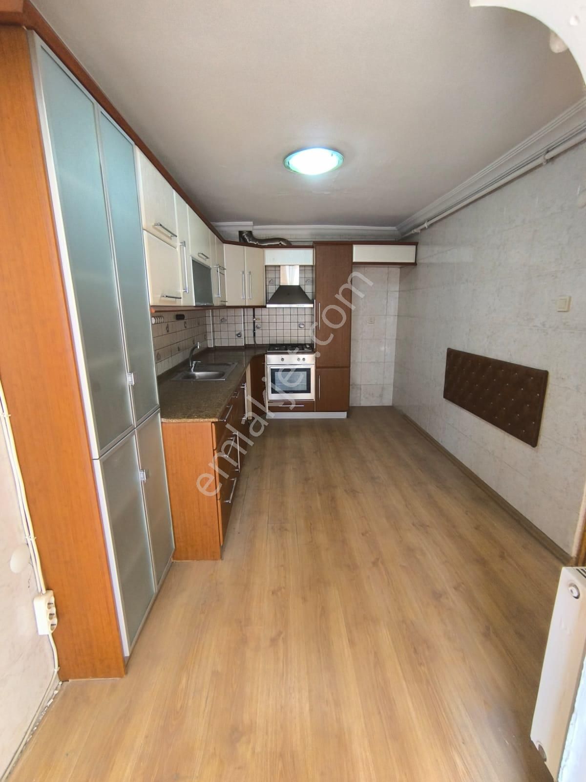 Şehzadeler Arda Satılık Daire   ARDA  MAHALLESİ   (SATILIK )   3+1 145  M2 5 KATLININ 3 KATI 