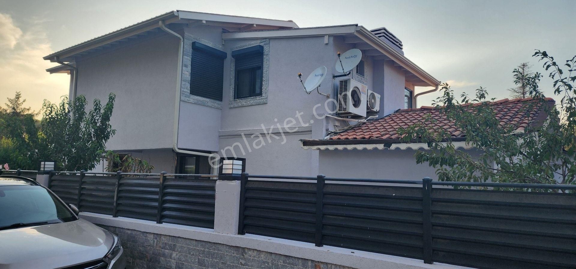 Urla Yağcılar Kiralık Villa  URLA ALTINKÖYDE KİRALIK MUHTEŞEM VİLLA. 5+1, HAVUZLU, BAHÇELİ