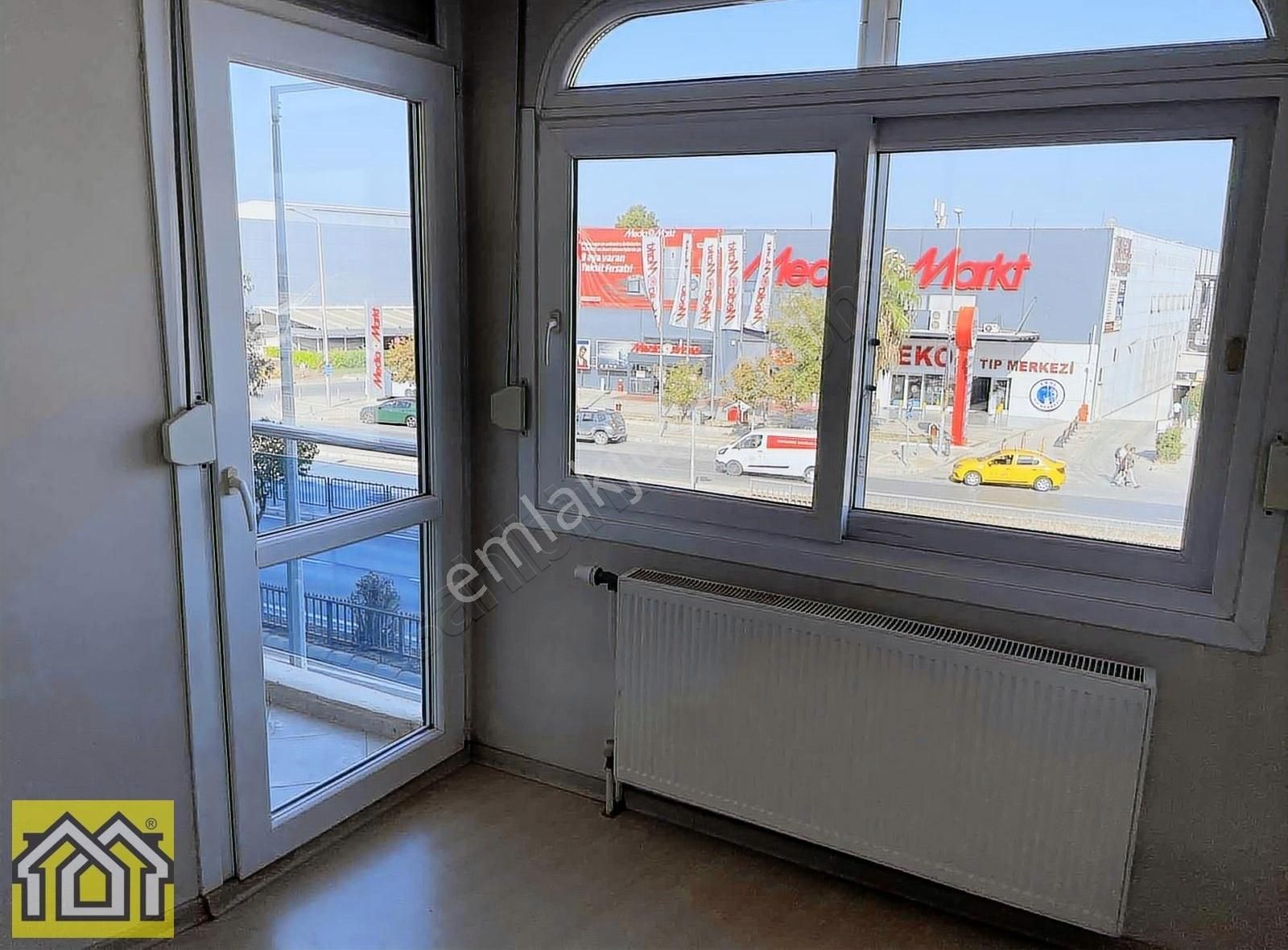 Balçova Onur Kiralık Daire Balçova Metro Karşısı Cadde Üstü Asansörlü Yapılı 3+1