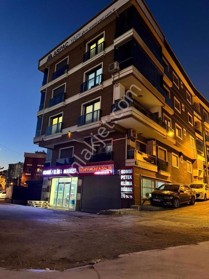 Buca Akıncılar Satılık Daire KOŞU İZBANA YÜRÜME MESAFESİNDE ARAKAT 2+1 SATILIK DAİRE