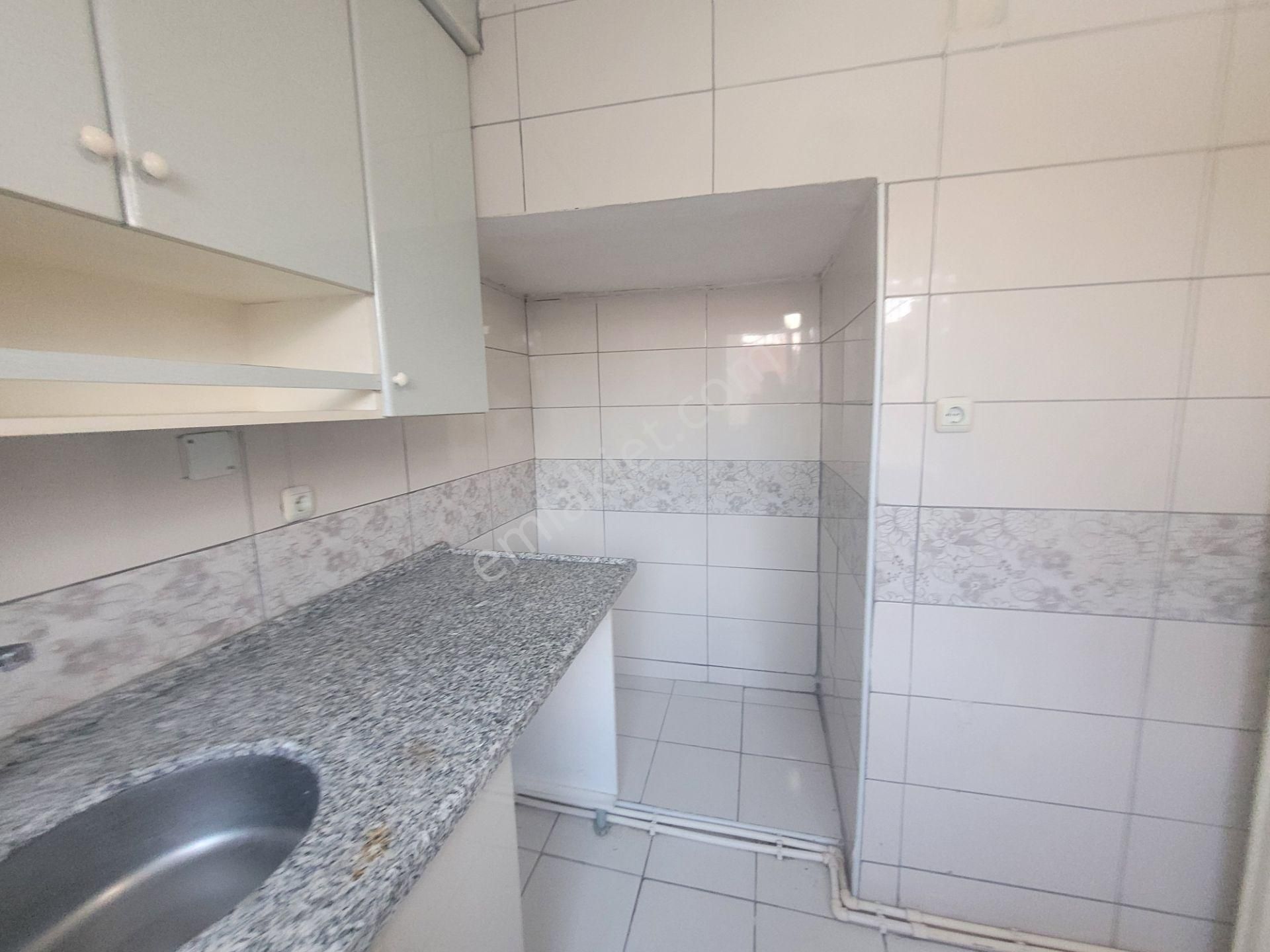 Şuhut Hisar Kiralık Daire İlbey // Şuhut-hisar Mahallesi Parmakkapı Cad. 3+1 Arakat Daire