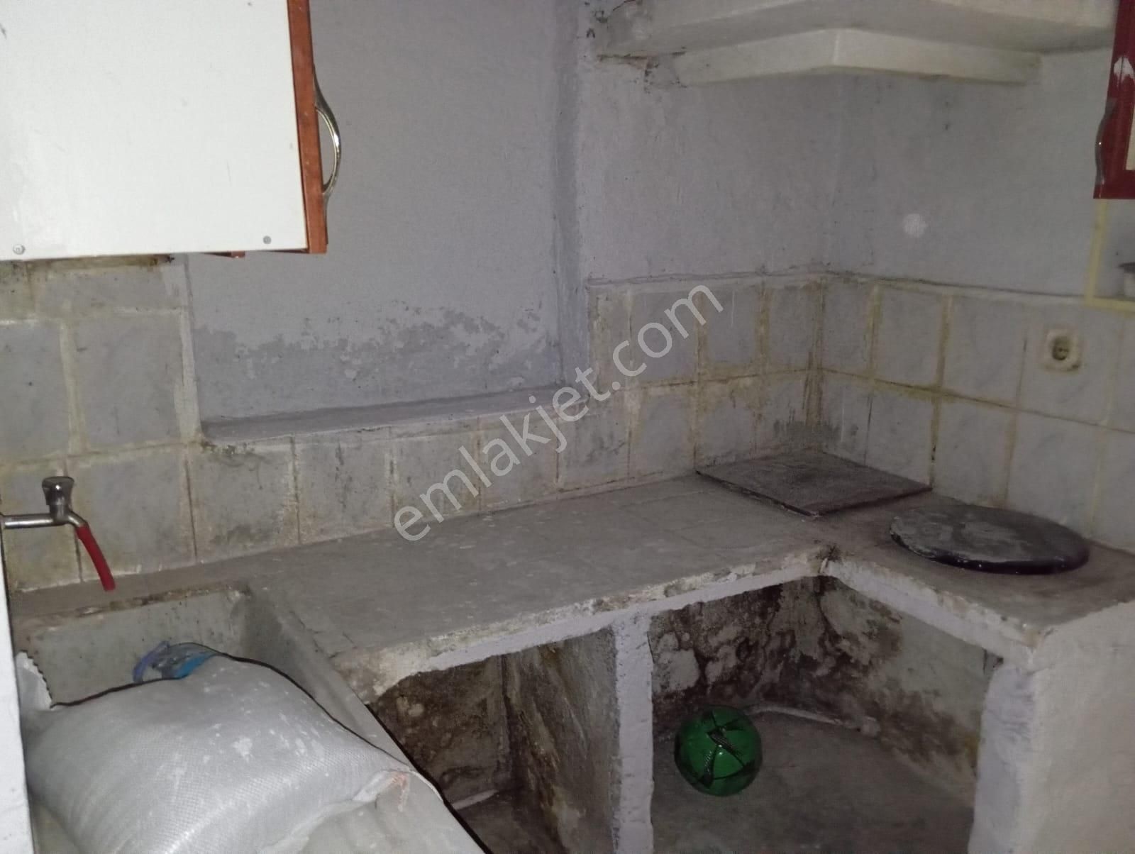 Karabağlar Aşık Veysel Kiralık Daire Karabağlar Aşık Veysel Mah. 2+1 80 M2 Çalışan Yada Emekli Bekar Erkeğe Uygun Kiralık Ev