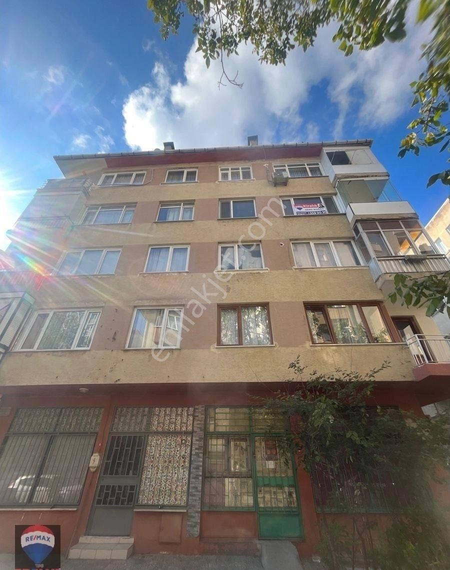 Kartal Kordonboyu Kiralık Daire Kordonboyu sahilde Marmaray’ın yanında 3 + 1 kiralık daire