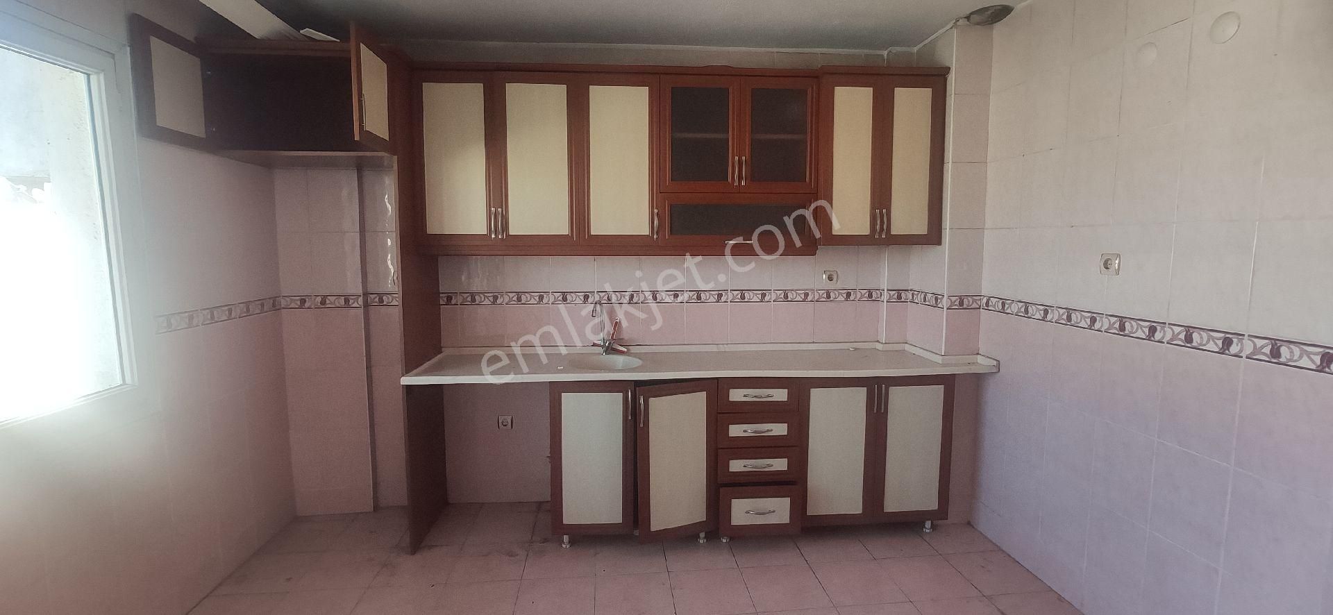 Buca Yeşilbağlar Kiralık Daire  BUCA YEŞİLBAĞLAR MAHALLESİNDE BAKIMLI 4+1 KİRALIK DAİRE