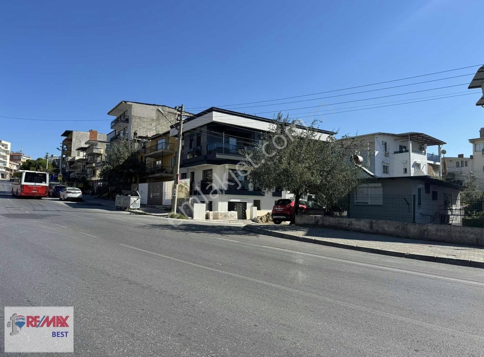 Bornova İnönü Satılık Villa REMAX METİN ŞİMŞEK'ten Bornova'da müstakil köşe tripleks