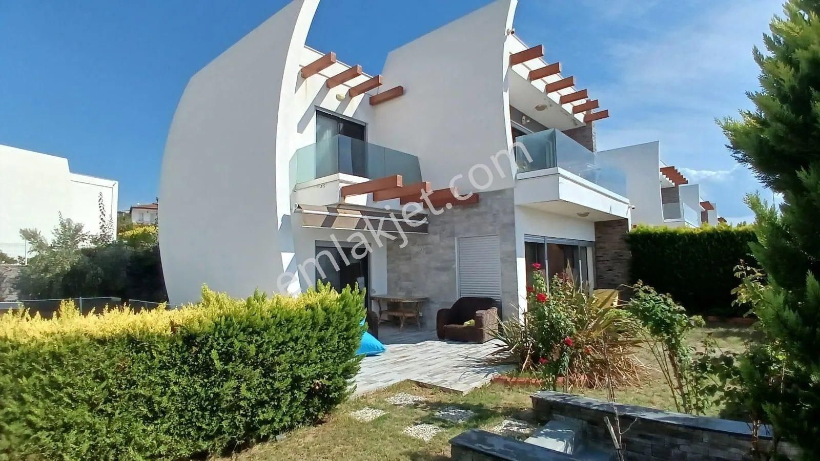 Kuşadası Yavansu Satılık Villa YAVANSU'DA ÖZEL HAVUZLU DENİZ MANZARALI 4+1 VİLLA... 4+1 285 m²